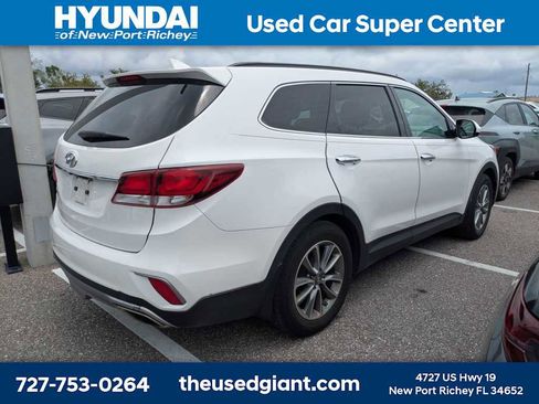 Used 2018 Hyundai Santa Fe SE FWD image 2
