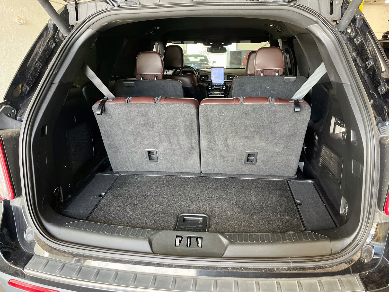 Used 2021 Ford Explorer Platinum w/ Equipment Group 601A AWD/4WD image 26