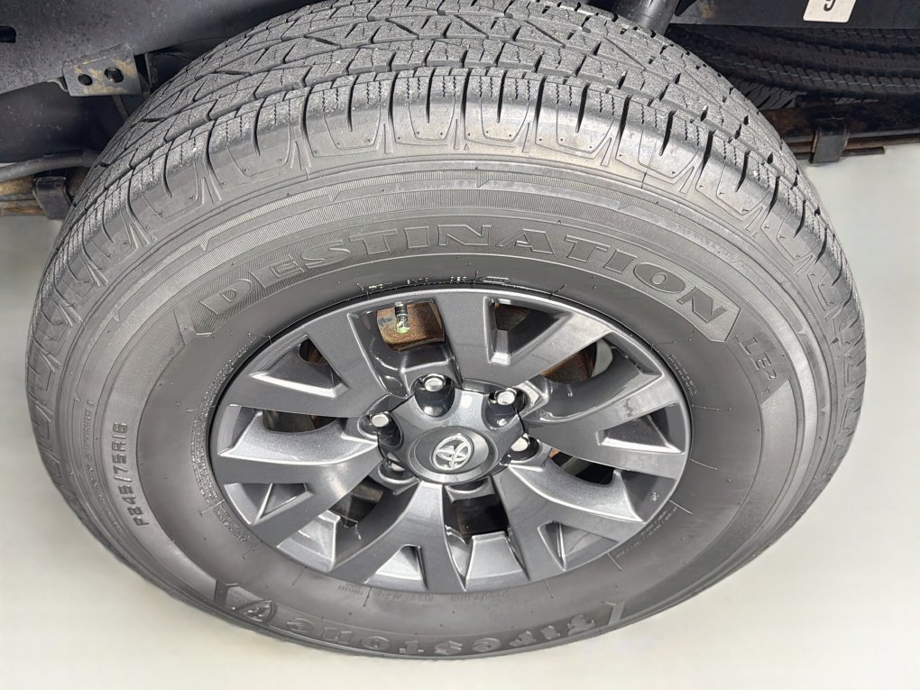 Used 2023 Toyota Tacoma SR5 w/ Technology Package AWD/4WD image 32