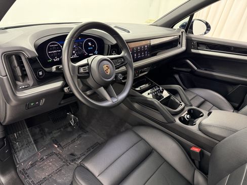 Certified 2024 Porsche Cayenne image 4