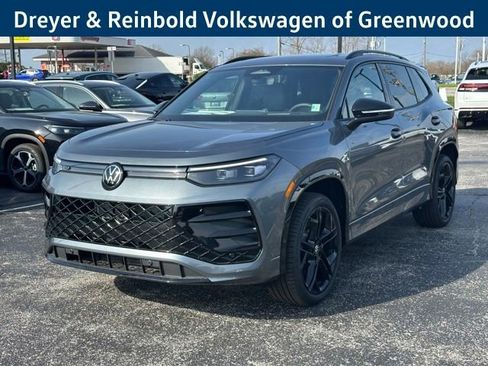 New 2026 Volkswagen Tiguan SE R-Line image 3