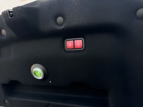 Used 2022 Mercedes-Benz SL 63 AMG 4MATIC w/ Driver Assistance Package image 26