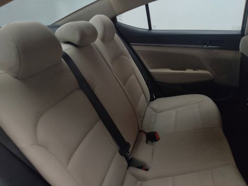 Used 2017 Hyundai Elantra SE FWD image 19