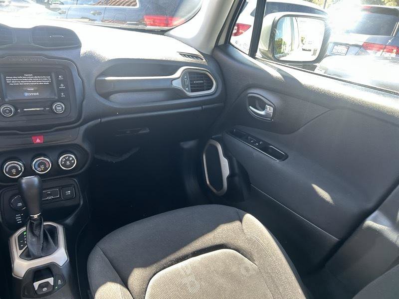 Used 2017 Jeep Renegade Latitude AWD/4WD image 13