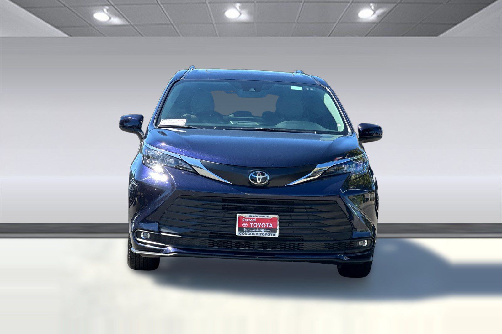 Used 2026 Toyota Sienna XLE FWD image 5