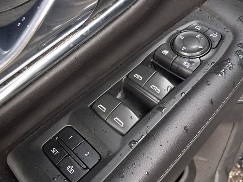 Used 2023 Chevrolet Tahoe Z71 w/ Luxury Package AWD/4WD image 14