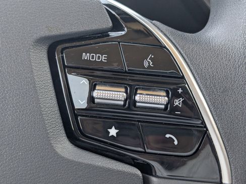 Used 2024 Kia Niro LX image 33