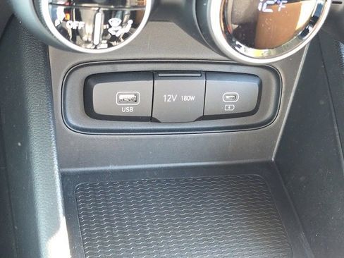 Certified 2025 Hyundai Venue SEL image 15