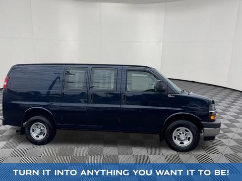 Used 2017 Chevrolet Express 3500 RWD image 4