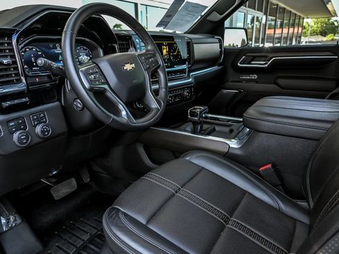 Used 2024 Chevrolet Silverado 1500 High Country w/ Technology Package AWD/4WD image 15