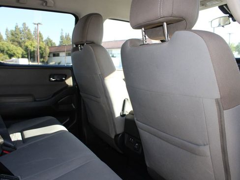 Used 2022 Nissan Frontier SV image 17