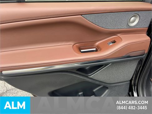 Used 2025 Lincoln Navigator Reserve AWD/4WD image 27