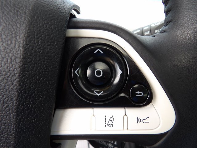 Used 2017 Toyota Prius Four w/ Premium Convenience Package FWD image 18