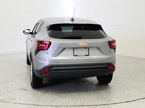 Used 2025 Chevrolet Trax LS w/ Driver Confidence Package FWD image 6