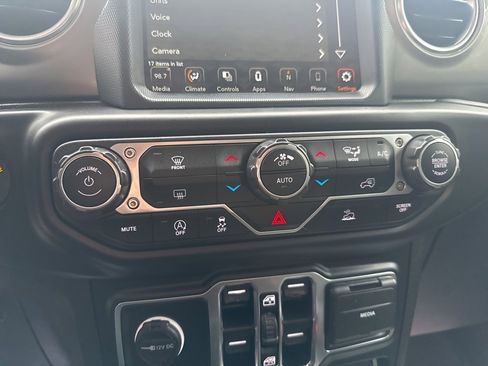 Used 2021 Jeep Wrangler Unlimited Sahara w/ Uconnect 4C Nav & Sound Group image 32