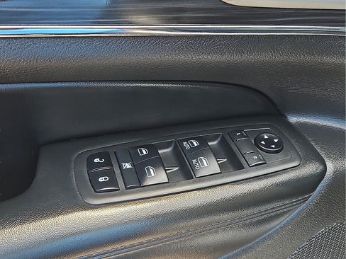 Used 2019 Jeep Grand Cherokee Limited w/ Luxury Group II AWD/4WD image 12