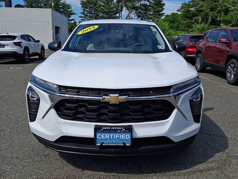 Certified 2024 Chevrolet Trax LS FWD image 2