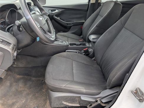 Used 2015 Ford Focus SE image 12