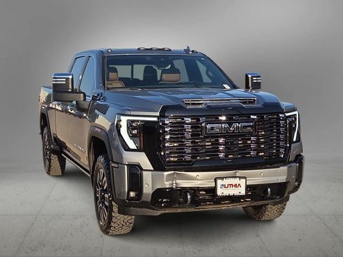 Used 2025 GMC Sierra 2500 Denali Ultimate w/ Max Trailering Package AWD/4WD image 3