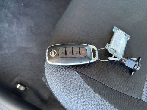 Used 2025 Nissan Versa SV FWD image 21
