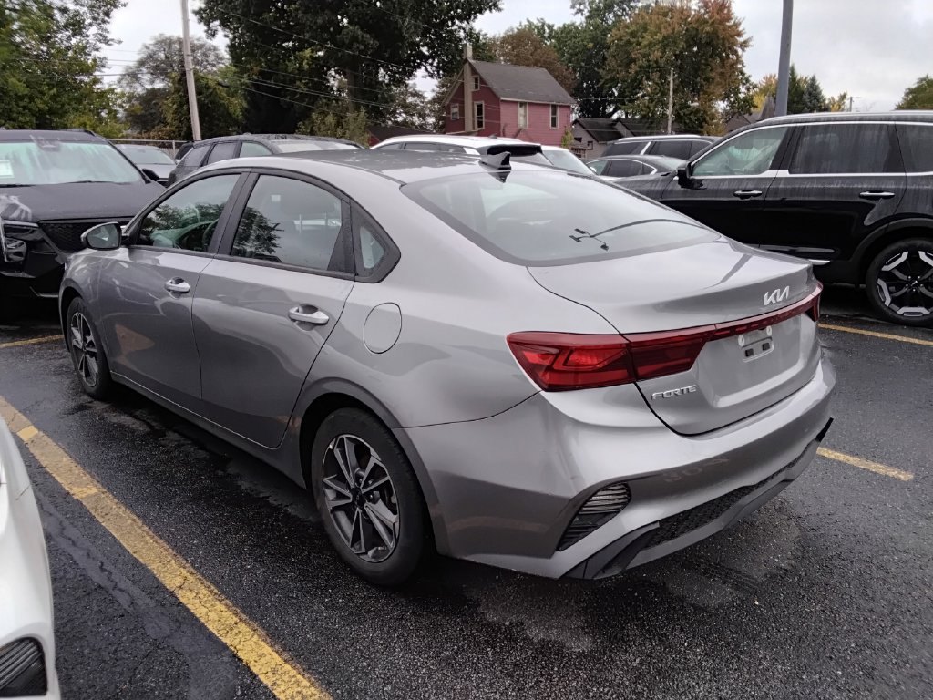 Used 2022 Kia Forte LXS FWD image 5