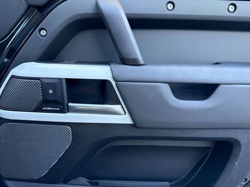 Used 2024 Land Rover Defender 110 S image 19