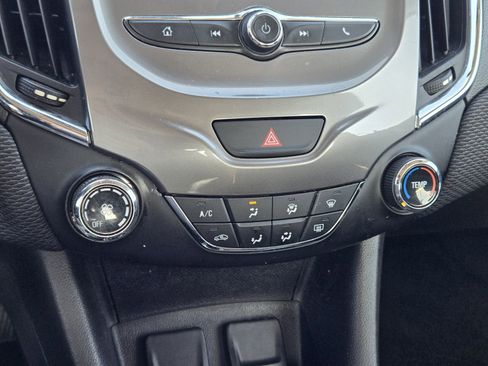 Used 2017 Chevrolet Cruze LT image 22