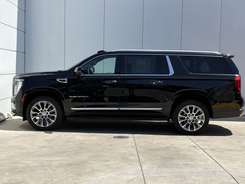 Used 2025 GMC Yukon XL Denali AWD/4WD image 4