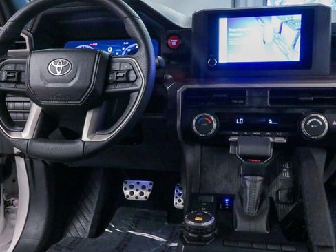 Used 2025 Toyota Tacoma TRD Sport AWD/4WD image 21