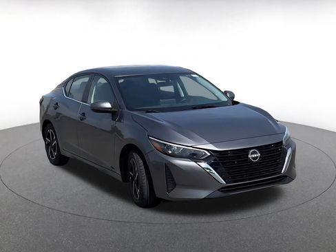 Used 2025 Nissan Sentra SV image 3