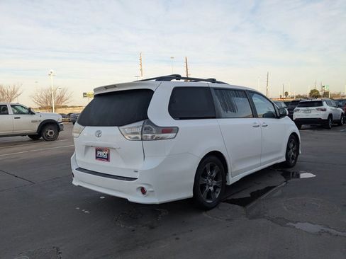Used 2016 Toyota Sienna SE image 5