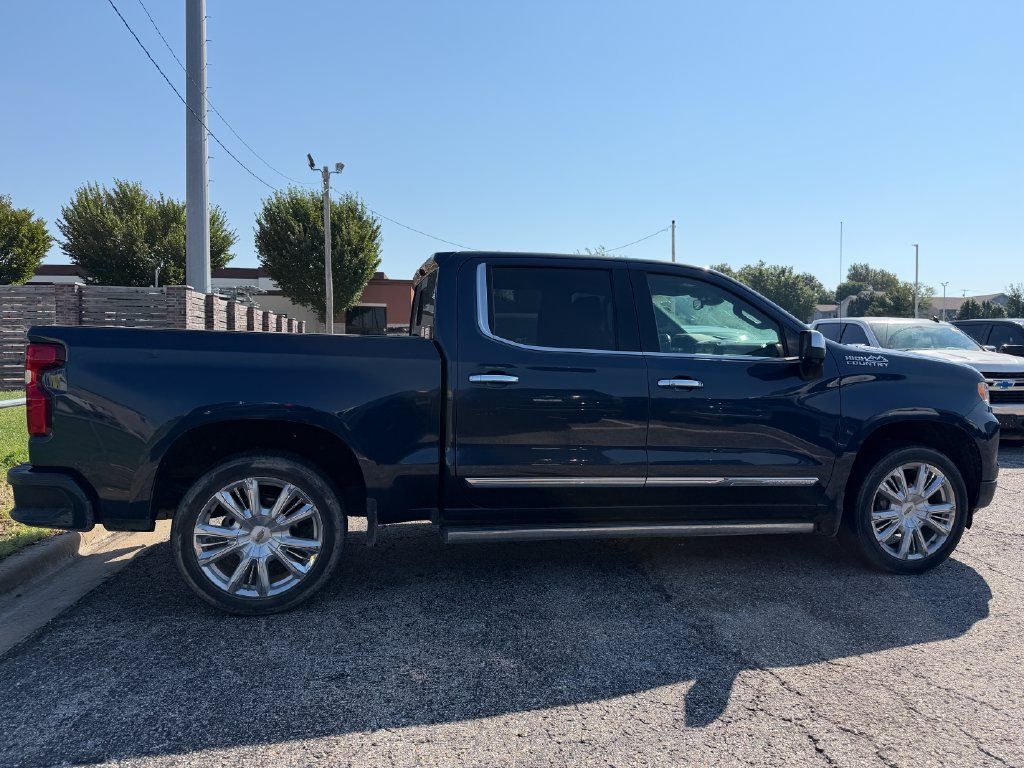 Used 2023 Chevrolet Silverado 1500 High Country w/ High Country Premium Package AWD/4WD image 2