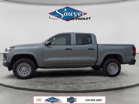 Used 2024 Chevrolet Colorado W/T RWD image 2