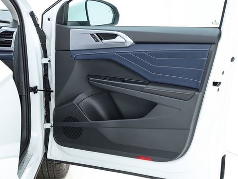 New 2025 Volkswagen Taos SEL image 71