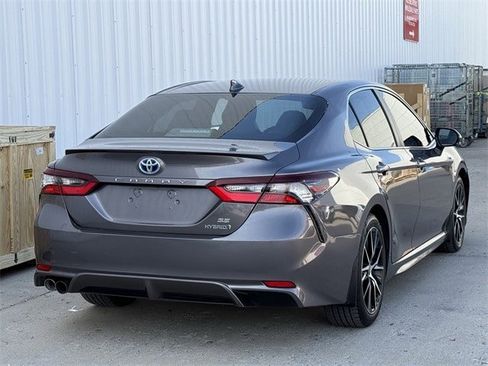 Used 2023 Toyota Camry SE image 4