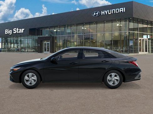 New 2026 Hyundai Elantra SE FWD image 3