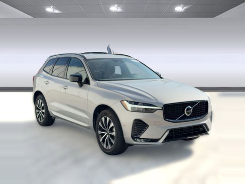 Certified 2025 Volvo XC60 B5 Plus image 7