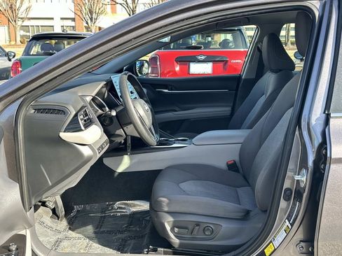 Used 2022 Toyota Camry LE image 24