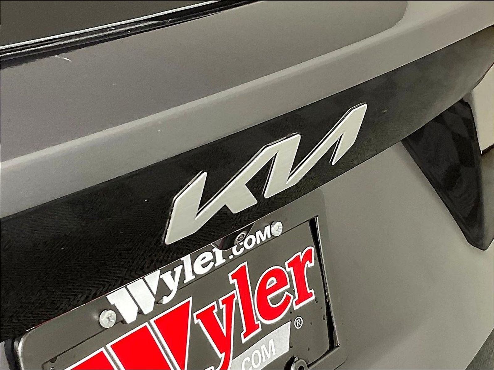 Certified 2025 Kia Sorento EX w/ Panoramic Sunroof Package FWD image 24
