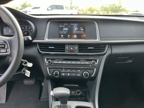 Used 2018 Kia Optima LX w/ 17" Alloy Wheels Package image 22