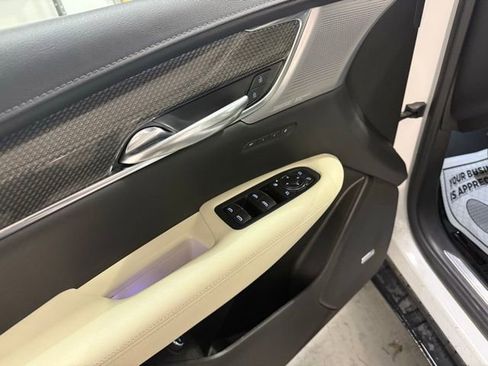 Used 2022 Cadillac XT5 Sportv w/ Technology Package image 11