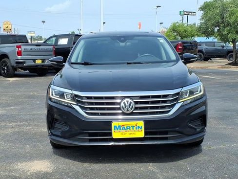Used 2021 Volkswagen Passat 2.0T SE FWD image 2
