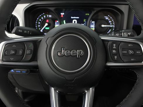 Used 2025 Jeep Wrangler Unlimited Sahara AWD/4WD image 11