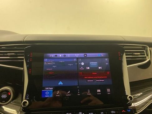 Used 2022 Jeep Wagoneer Series II w/ Premium Group I AWD/4WD image 12
