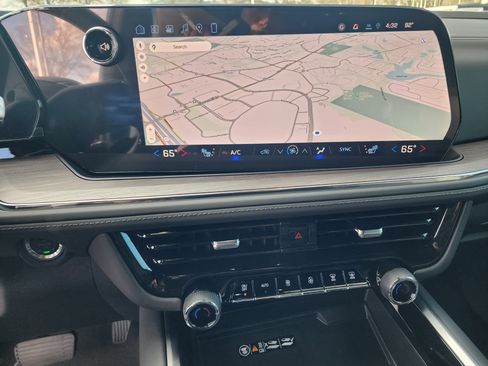 New 2026 Chevrolet Suburban LT w/ Comfort Package image 32