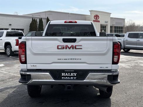 Used 2023 GMC Sierra 2500 SLE w/ SLE Convenience Package image 18