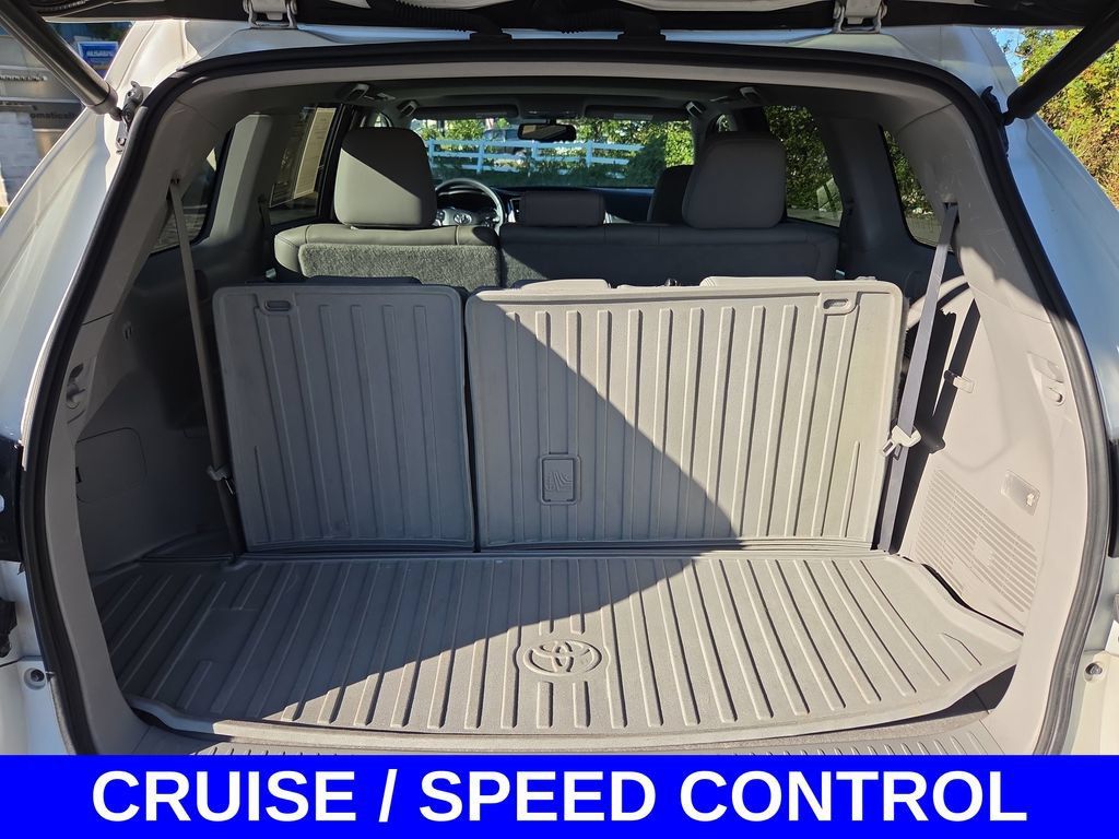 Used 2016 Toyota Highlander XLE AWD/4WD image 17