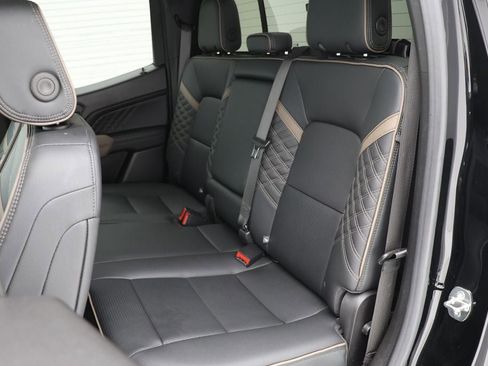 Used 2023 GMC Canyon Denali image 17