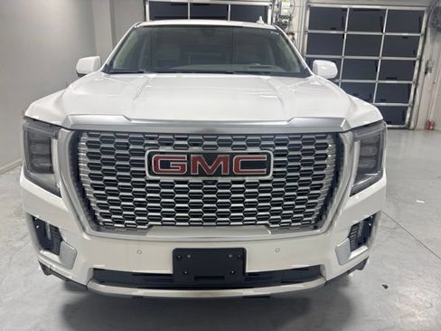 Used 2021 GMC Yukon Denali w/ Denali Premium Package RWD image 3