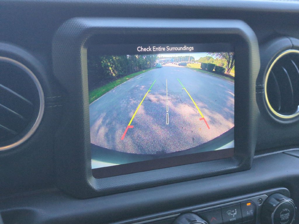 Used 2019 Jeep Wrangler Unlimited Sahara AWD/4WD image 24